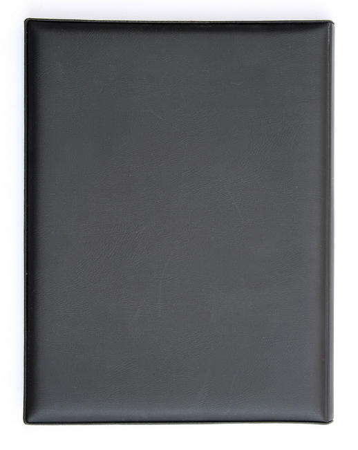 Agenda de escritorio vers�til, disponible en formatos semanal, diario y motivacional. Cuenta con una funda de material alazka y acabado cosido, elaboradas en papel bond de 75 gms y encuadernaci�n WIRE-O .